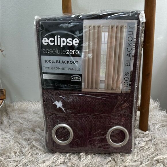 Eclipse Absolute Zero 100% Blackout Two Grommet Top Panels 50 in x 95 in - Picture 1 of 12